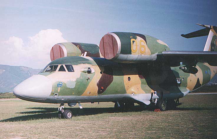 安-72運輸機