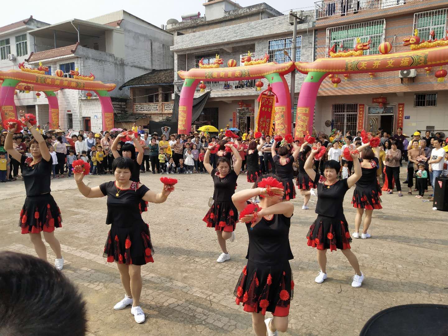 龍山文藝隊表演