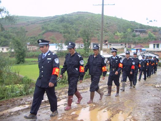 治安聯防隊在巡邏