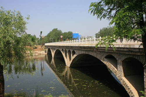 席橋村