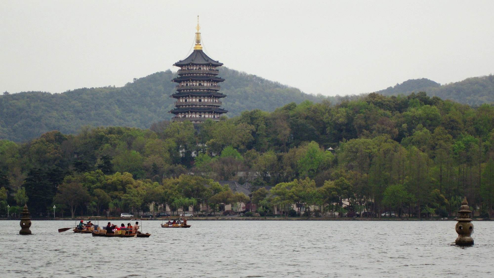 西湖三潭石塔