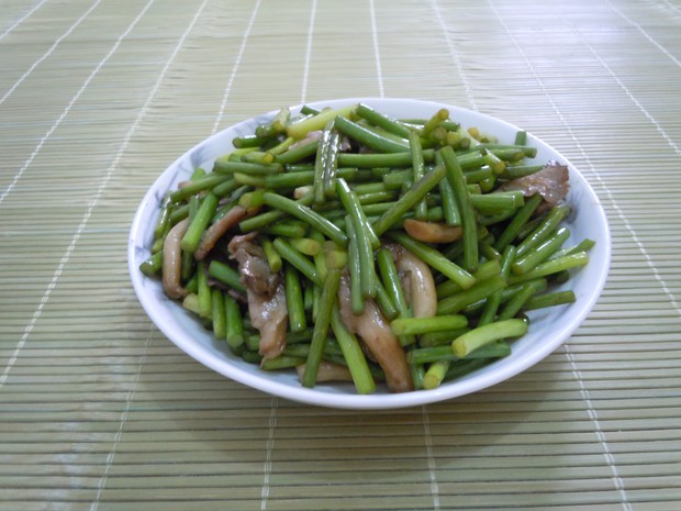 蒜苔蘑菇炒肉絲