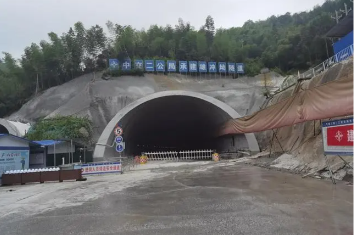 雄沖坳隧道