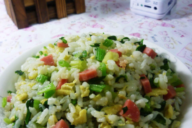 烤香腸香芹雞蛋炒飯