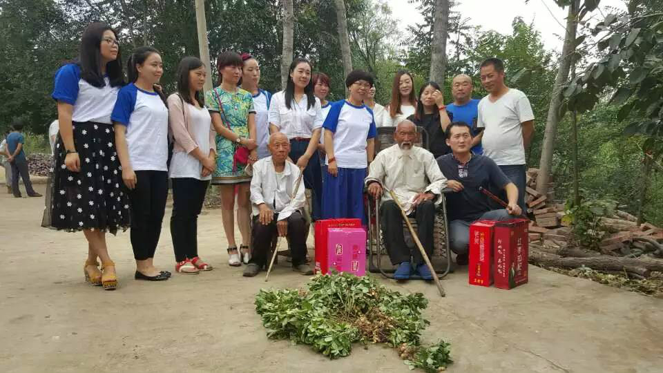 登封市民族管弦樂協會會員慰問抗戰老兵！