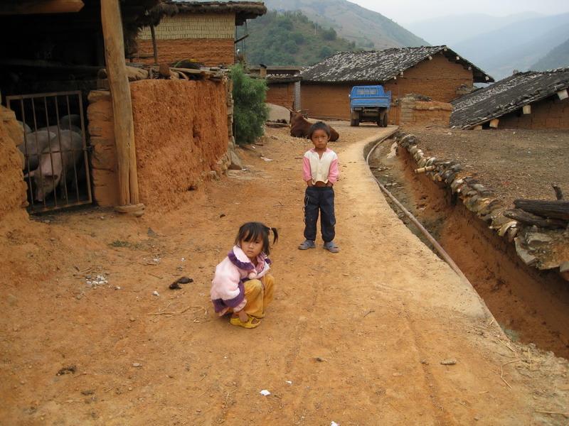 膩落江村村中道路