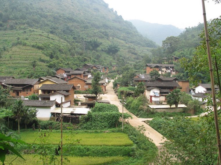 鏡湖村(峨山縣甸中鎮下轄村)