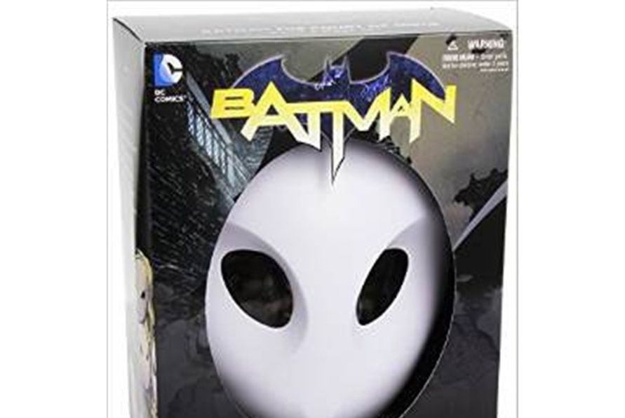 Batman: The Court of Owls Mask and Book Set (The New 52)