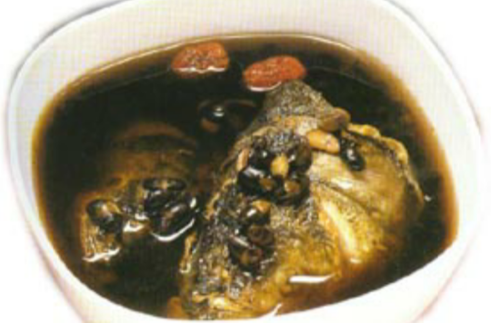 黑豆煲魚頭湯