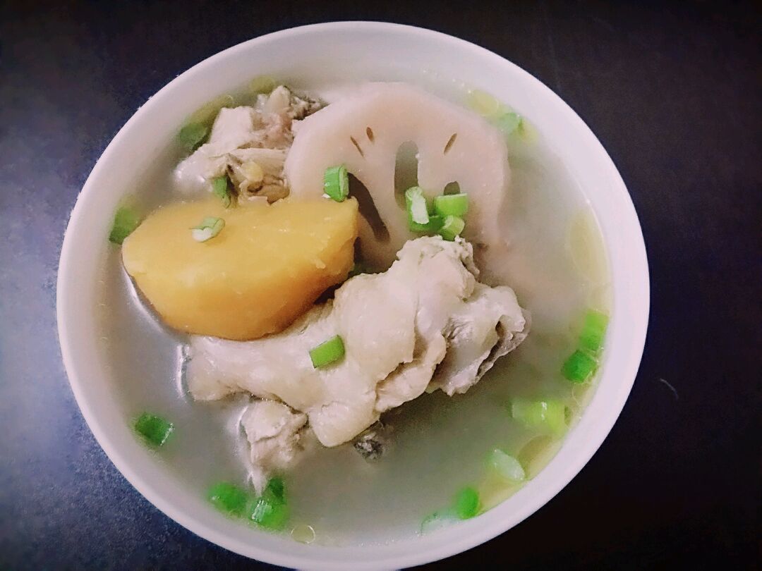 蓮藕胡蘿蔔雞湯