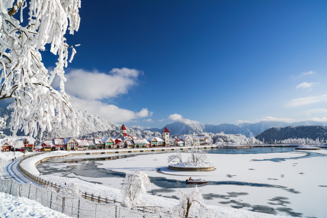 西嶺雪山·花水灣旅遊度假區