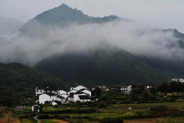 高雲山(宜章縣沙坪鄉坦山村)