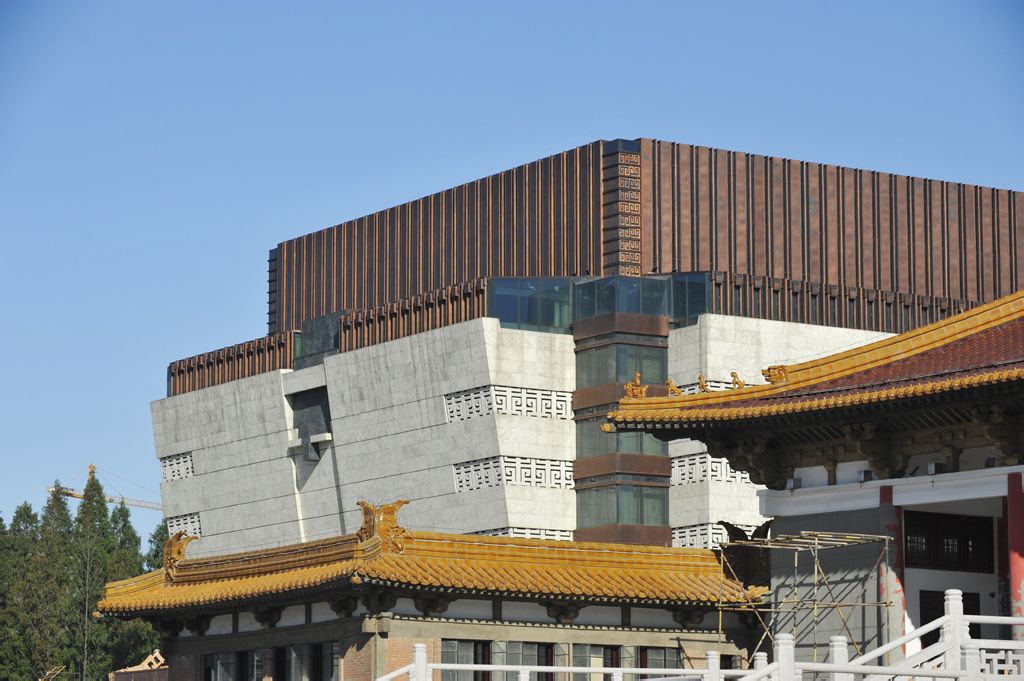 南京博物院大殿與特展館建築一角