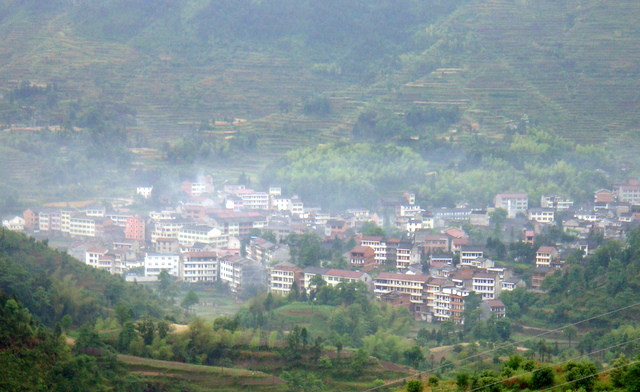 坦山村(湖南省郴州市北湖區萬華岩鎮坦山村)