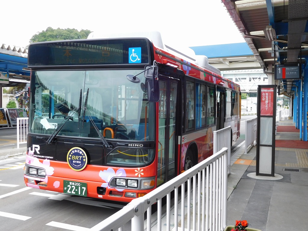 氣仙沼站等待發車的BRT