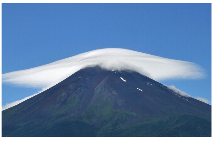 山帽雲