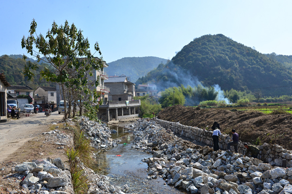 盤龍村(陝西省安康市石泉縣喜河鎮盤龍村)