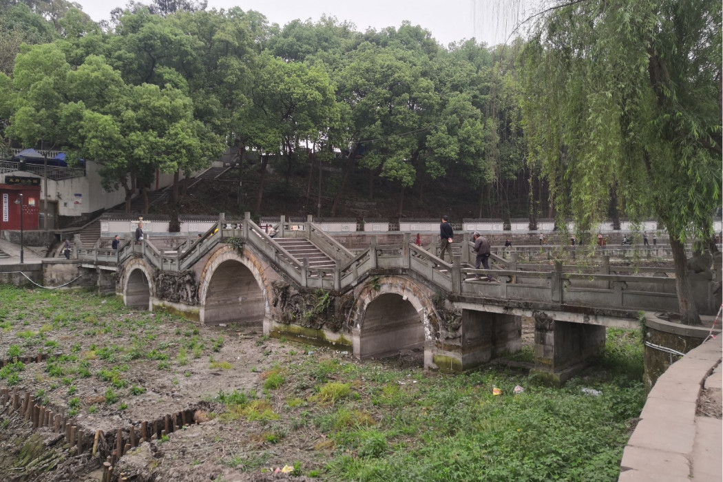 龍鳳橋(四川省富順縣富順西湖景區境內橋樑)