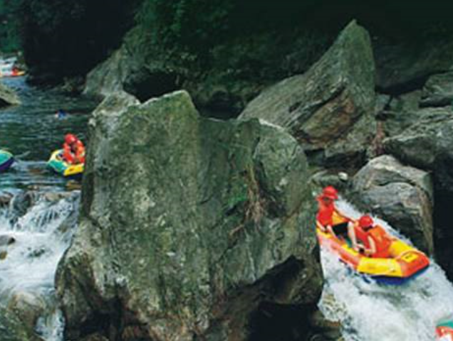 大圍山龍鬚峽谷漂流