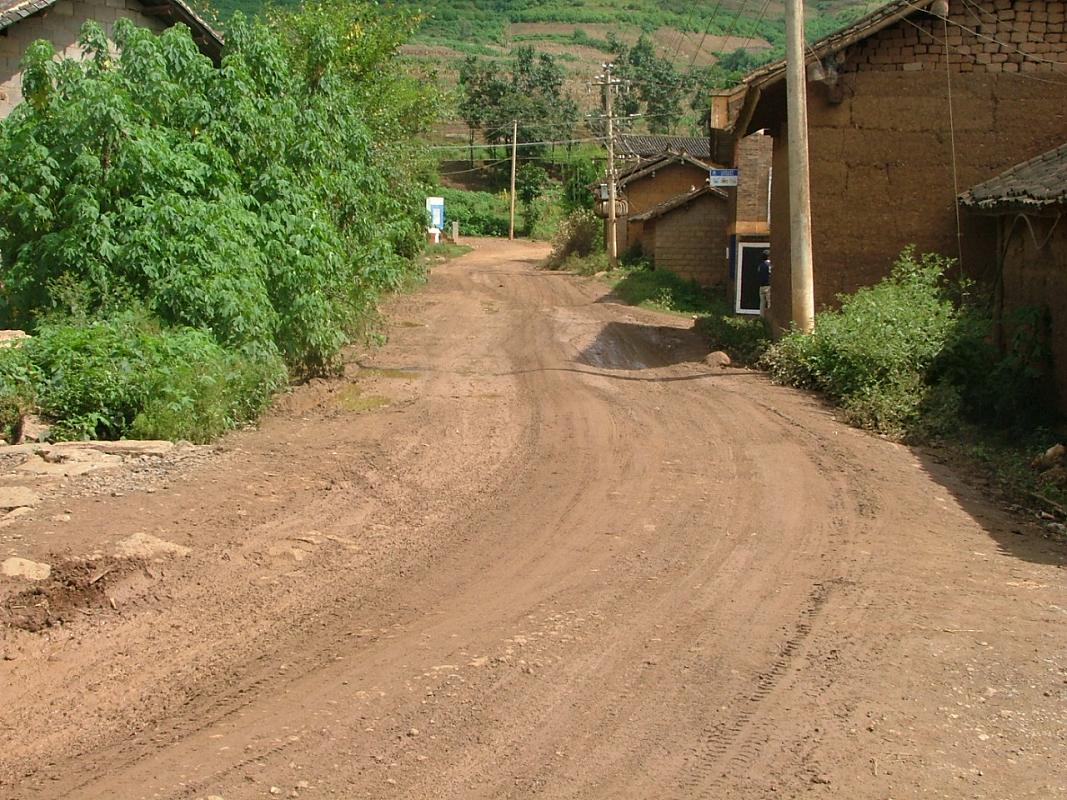 潘營村進村道路