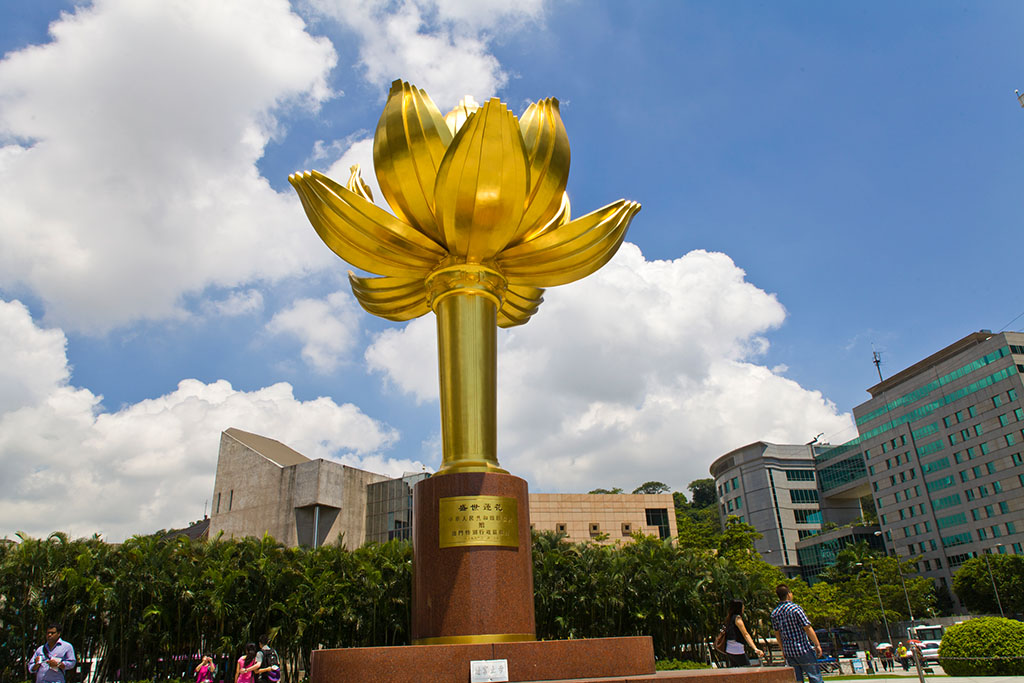 中央人民政府贈送鍍金雕塑“盛世蓮花”