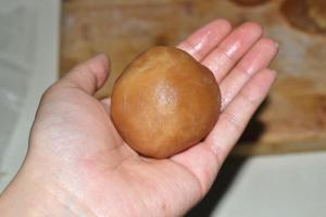 自製廣式蓮蓉蛋黃月餅