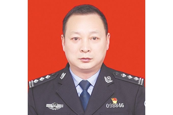 杜偉(神農架林區公安局新華派出所二級警長)