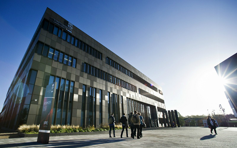 斯泰福廈大學(英國斯泰福廈大學(Staffordshire University))