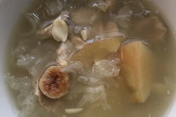 蘋果瘦肉燉生魚湯