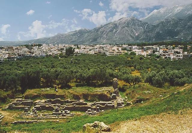 古代的斯巴達遺址與當代城市遠景