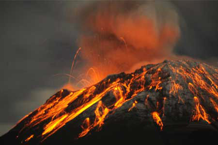 厄瓜多火山噴發