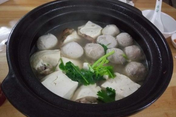 豆腐煲魚丸