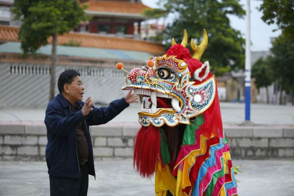 龍舞（汕尾滾地金龍）