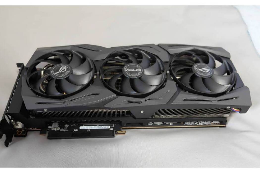 華碩ROG-STRIX-RX6800-O16G-GAMING