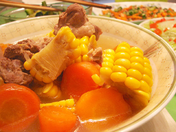 玉米胡蘿蔔豬骨湯