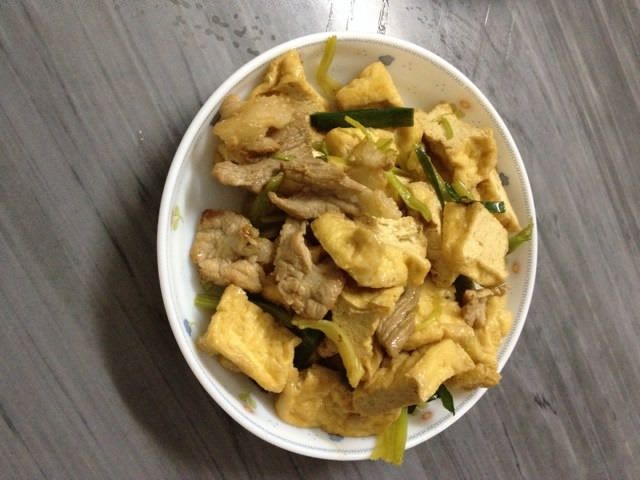 蒜苗芹菜炒油豆腐