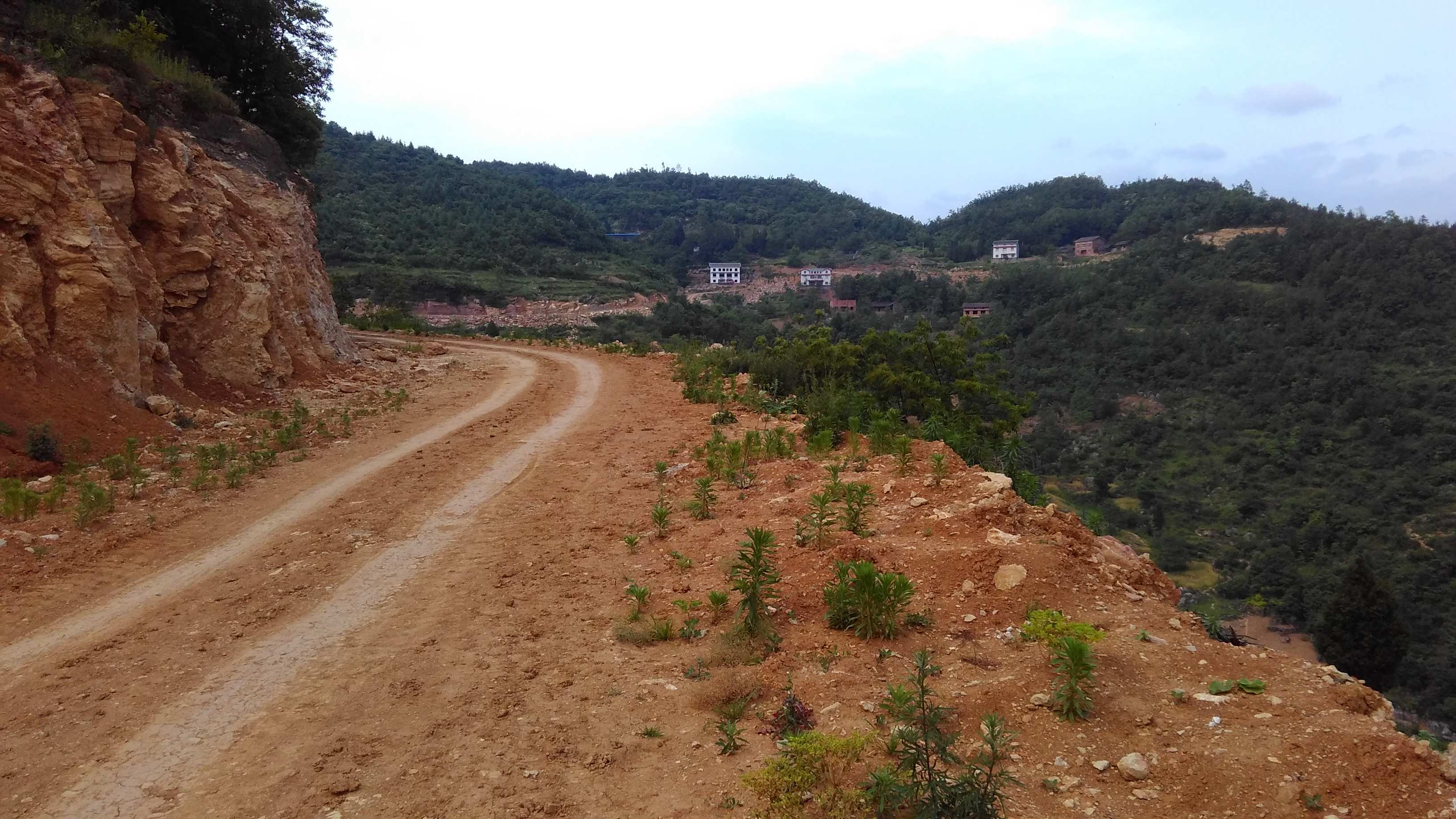 瓷洪公路何家埡至風埡子段