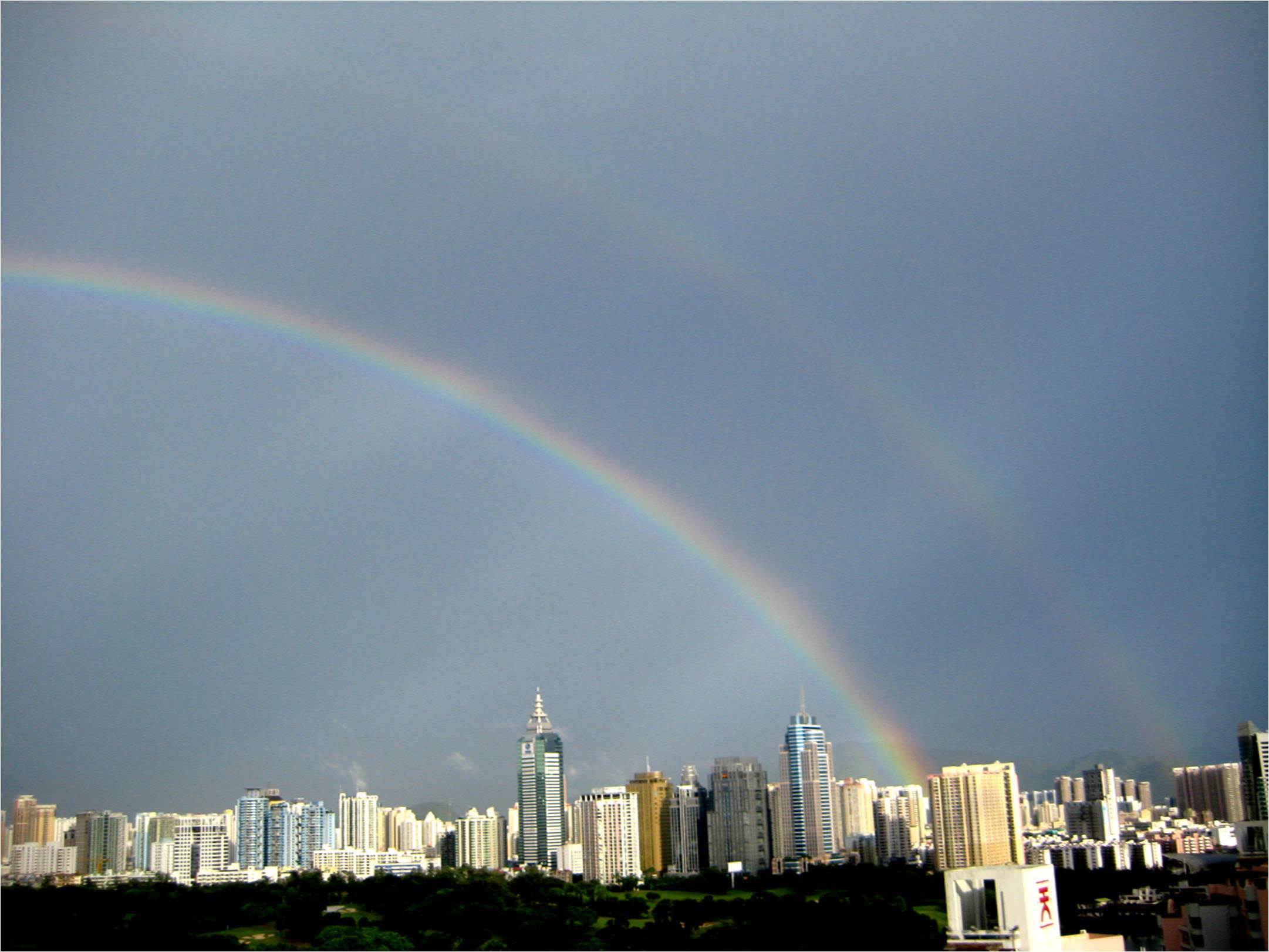 深圳天空出現雙彩虹