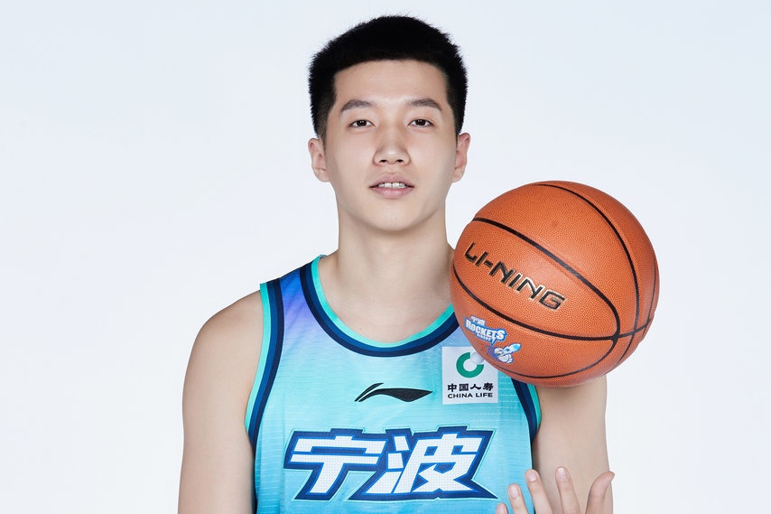 趙俊峰(2000年8月出生的中國籃球運動員)