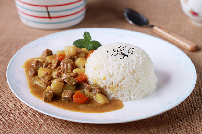 咖哩牛腩香米飯