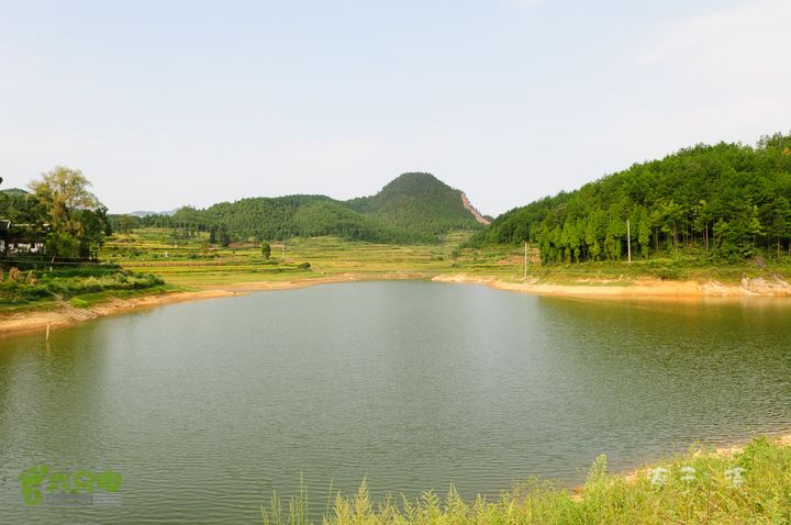 大雲村(貴州安順鎮寧縣本寨鄉大雲村)