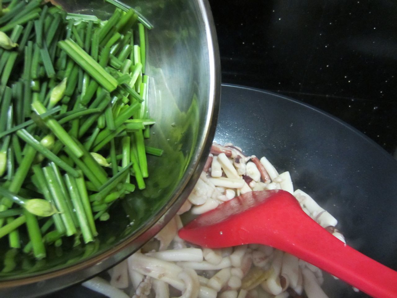 韭菜苔炒鮮魷