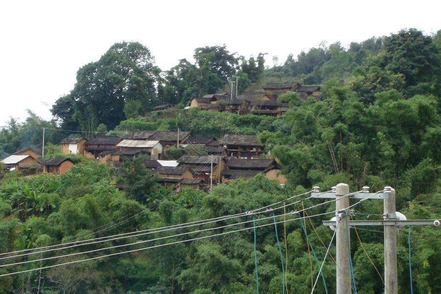 岩子頭自然村(雲南紅河屏邊縣灣塘鄉毛家村委岩子頭自然村)