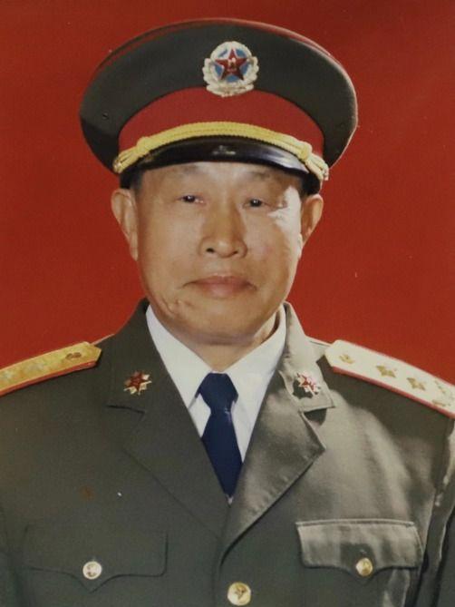 周村(正兵團職離休幹部、原陸軍指揮學院院長)