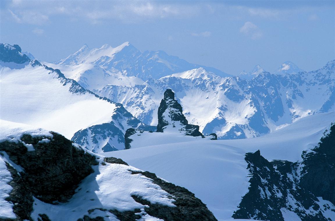 鐵力士山“坐佛”