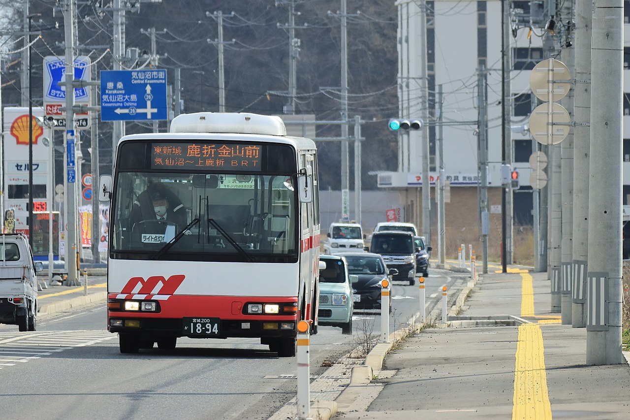 大船渡線BRT上鹿折站方面車輛