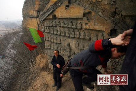 玉峰山寺佛像石雕群