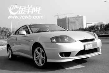 現代Coupe2.7V6低矮的車身動感十足