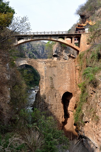 羅平塊擇河橋上橋