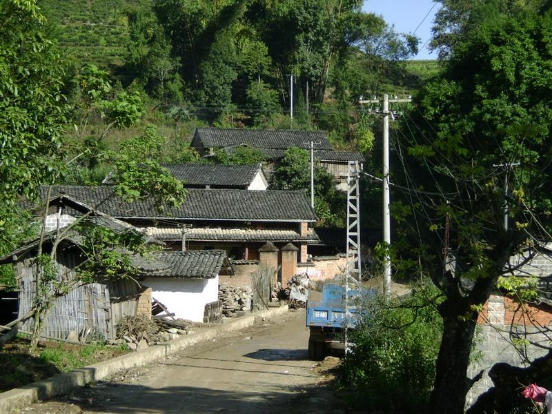 三合街村(雲南省梁河縣平山鄉勐蚌村委會下轄自然村)